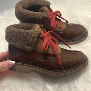 Ladies CATERPILLAR walking machine, hub fur-lined, lace-up ankle boots.